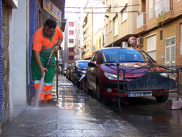 El concejalía de Limpieza amplía el servicio de baldeo manual de paseos, plazas y aceras - 3, Foto 3