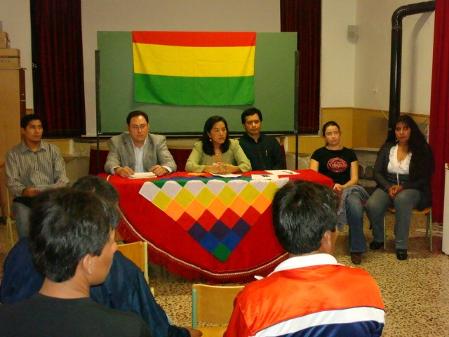 Técnicos del Servicio Municipal de Inmigración de la concejalía de Bienestar Social participan en una charla informativa con la cónsul de Bolivia, Foto 1