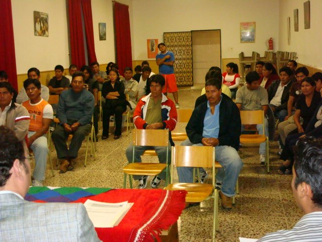 Técnicos del Servicio Municipal de Inmigración de la concejalía de Bienestar Social participan en una charla informativa con la cónsul de Bolivia, Foto 2