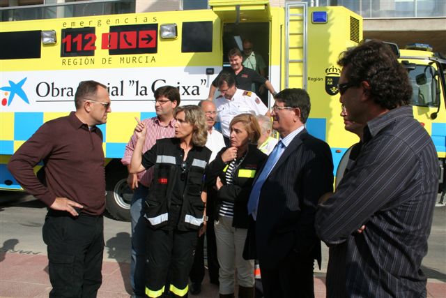 En la foto, Reverte (centro), junto al alcalde de Águilas, Juan Ramírez (derecha), el director general de Emergencias, Luis Gestoso (izq.) y técnicos coordinadores del ejercicio de simulación, Foto 1