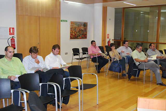 El Ayuntamiento establece nuevas líneas de colaboración con los responsables de las asesorías y gestorías fiscales del municipio, Foto 3