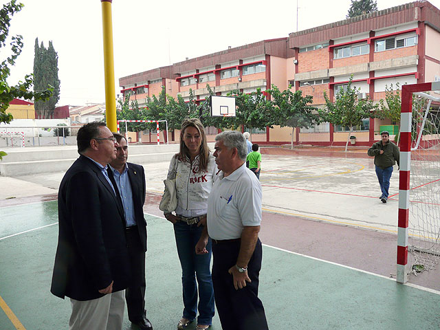 El Alcalde de Molina visita varias obras finalizadas en colegios públicos del municipio correspondientes al Fondo de Inversión Local para el Empleo - 1, Foto 1