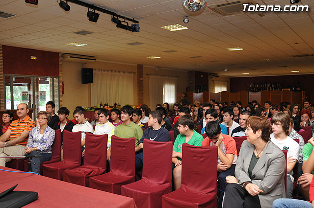 Ms de cien alumnos de varios centros educativos participan en la charla-degustacin de productos ecolgicos - 16