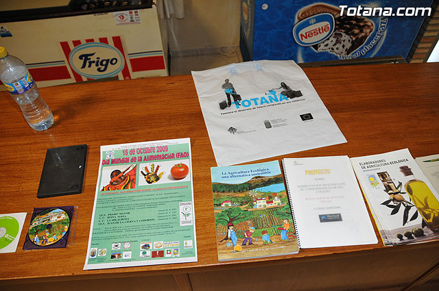 Ms de cien alumnos de varios centros educativos participan en la charla-degustacin de productos ecolgicos - 19