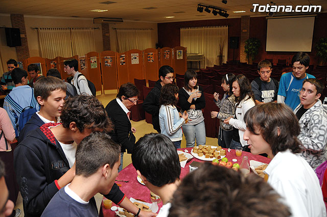 Ms de cien alumnos de varios centros educativos participan en la charla-degustacin de productos ecolgicos - 29