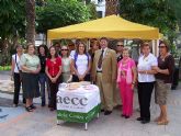 Ayuntamiento y AECC instalan una mesa informativa sobre el cncer de mama en la Plaza de España