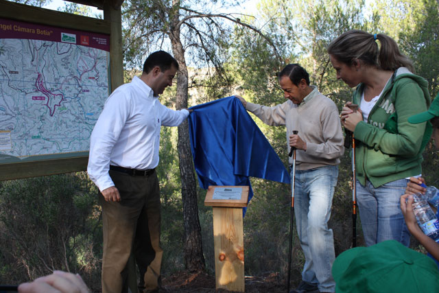 El Alcalde estrena el primer sendero familiar de la Región, denominado Miguel Ángel Cámara Botía por sus promotores - 1, Foto 1
