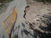 Denuncian la situación de grave peligro que ofrecen los caminos que cruzan la Rambla de Lébor, destrozados por las lluvias, hace casi un mes