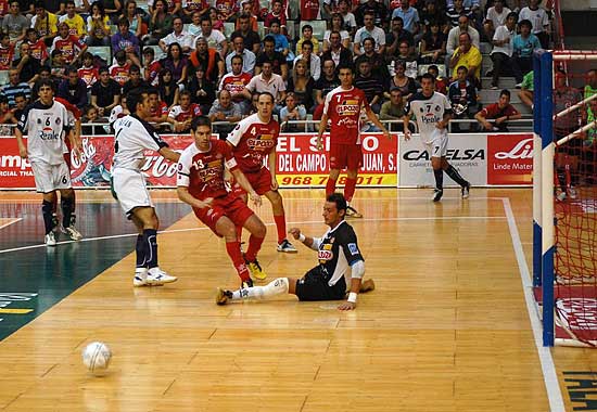 ElPozo Murcia afianza su liderato ante el Reale Cartagena - 5