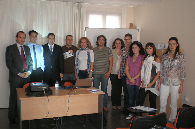 El Centro Local de Empleo para Jóvenes oferta seminarios de formación tecnológica - 1, Foto 1