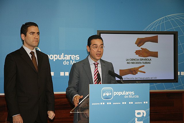 el vicesecretario de Sectorial del PP, José Gabriel Ruiz, y el secretario de Tecnología, Teodoro García, Foto 1