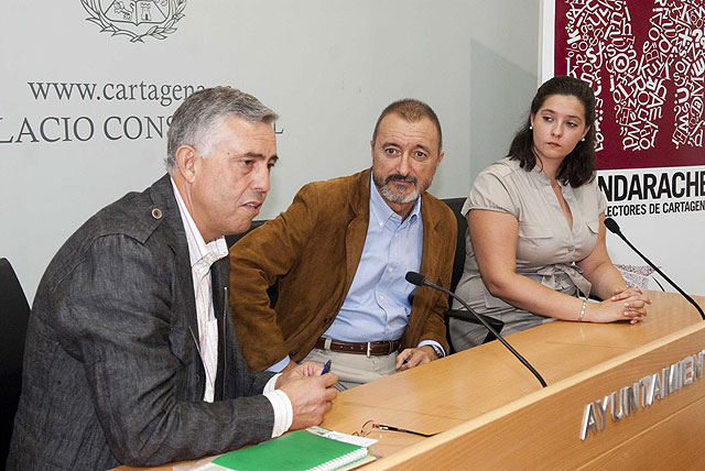 Pérez Reverte busca en los jóvenes el futuro de la sociedad - 1, Foto 1