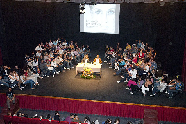 Pérez Reverte busca en los jóvenes el futuro de la sociedad - 3, Foto 3