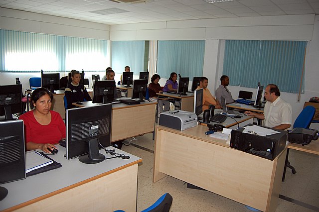 Las Torres de Cotillas inicia un curso de informática e internet para inmigrantes desempleados - 1, Foto 1