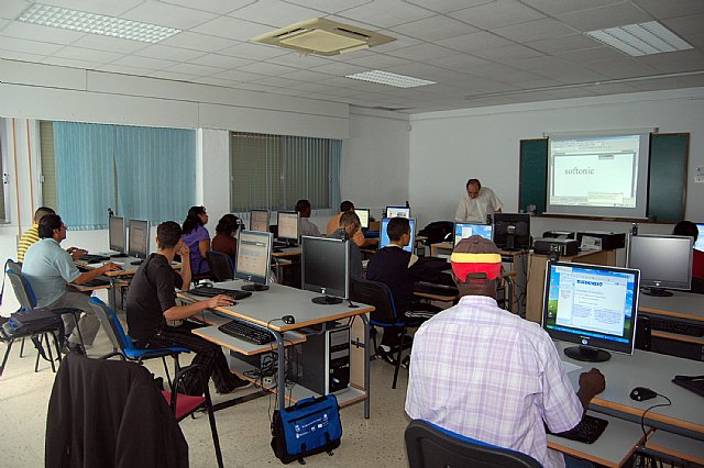 Las Torres de Cotillas inicia un curso de informática e internet para inmigrantes desempleados - 2, Foto 2