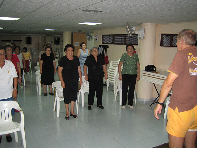 The Senior Center Municipal initiate local organized program of activities for 2009-2010, Foto 2