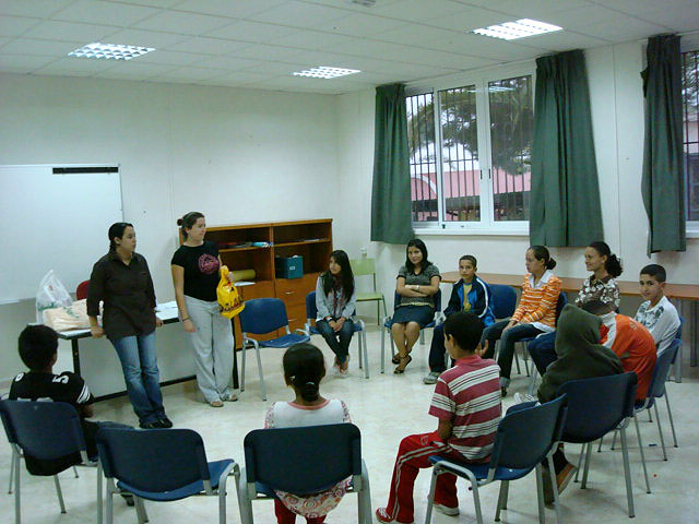 A total of 14 young people participate in a workshop on educational and occupational guidance, Foto 1