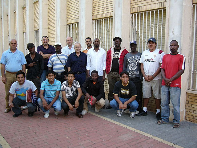 Quince inmigrantes se apuntan a un curso de electricidad - 1, Foto 1