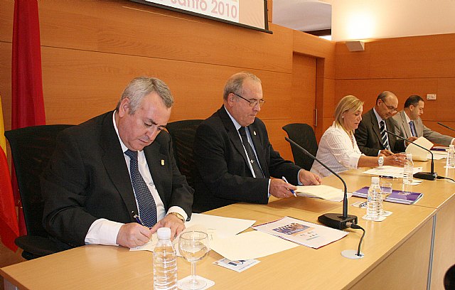 Caravaca firma acuerdos de colaboración para promocionar el Año Santo 2010 con otras ciudades con Lignum Crucis - 2, Foto 2
