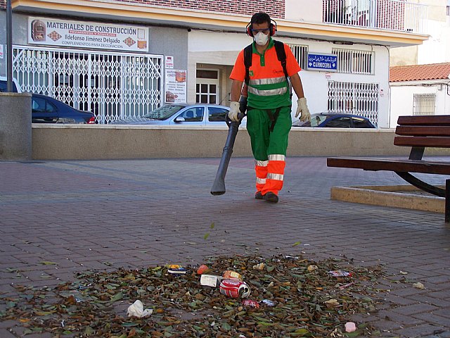 La concejalía de Limpieza modifica el sistema de barrido en las Plazas del municipio - 1, Foto 1