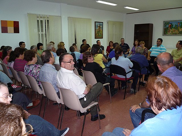 El concejal de Bienestar Social asiste a la reunión del consejo asesor y de familiares del Centro Ocupacional “José Moyá”, Foto 1