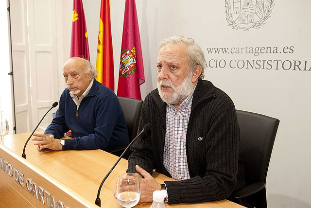 Vicent y Sánchez Harguinday admirados con el Museo del Teatro Romano - 2, Foto 2