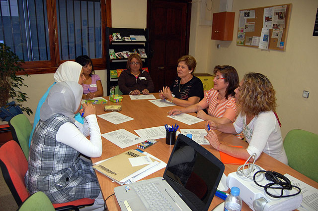Las mujeres inmigrantes de Lorquí participan en un curso de igualdad - 1, Foto 1
