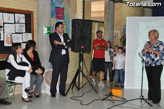 El colegio “Tierno Galvn” inaugura la nueva biblioteca del centro recordando el Quijote de La Mancha - 5