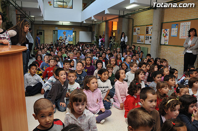 El colegio “Tierno Galvn” inaugura la nueva biblioteca del centro recordando el Quijote de La Mancha - 6