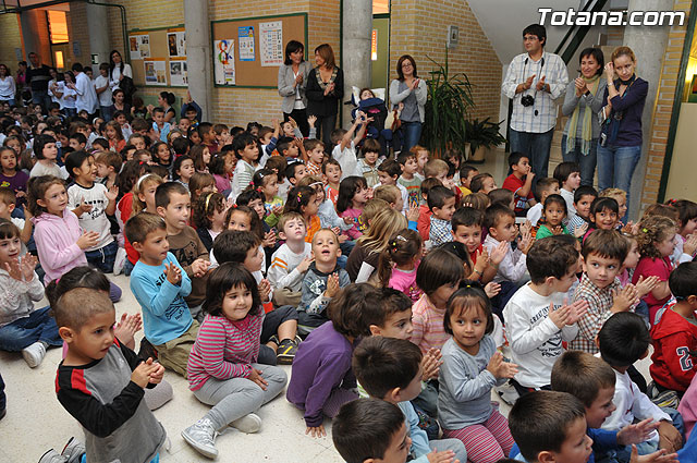 El colegio “Tierno Galvn” inaugura la nueva biblioteca del centro recordando el Quijote de La Mancha - 34