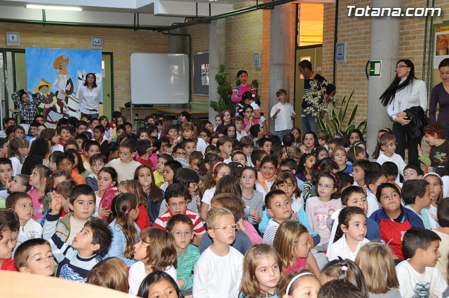 El colegio “Tierno Galvn” inaugura la nueva biblioteca del centro recordando el Quijote de La Mancha - 41