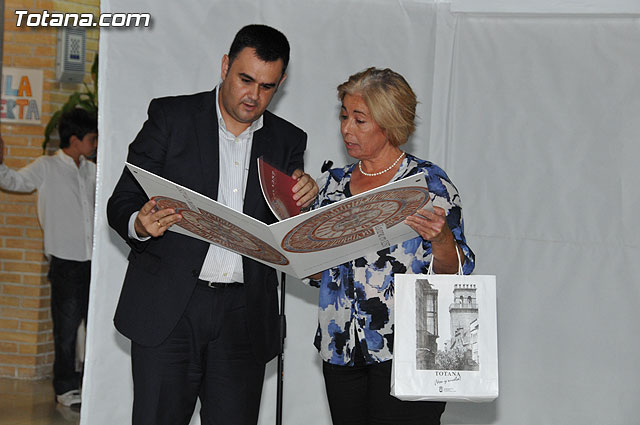 El colegio “Tierno Galvn” inaugura la nueva biblioteca del centro recordando el Quijote de La Mancha - 46