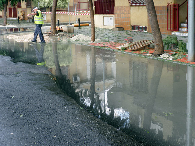 Vecinos de Zarandona exigen que se resuelvan los problemas de alcantarillado, mal estado de las aceras y ausencia de imbornales - 1, Foto 1