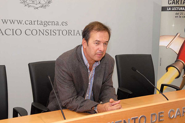 El escritor Javier Moro se suma a las críticas del libro electrónico - 1, Foto 1