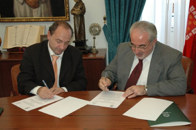 El presidente de la UCAM, José Luis Mendoza, y el secretario general del COITT, José Javier Medina, Foto 1