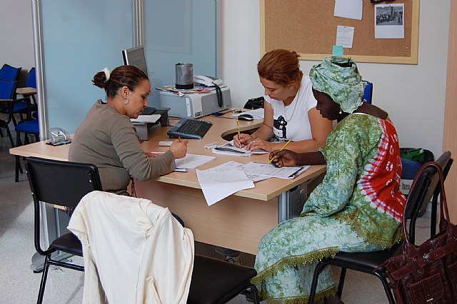 Se reaunudan las clases de español para inmigrantes en Las Torres de Cotillas - 1, Foto 1