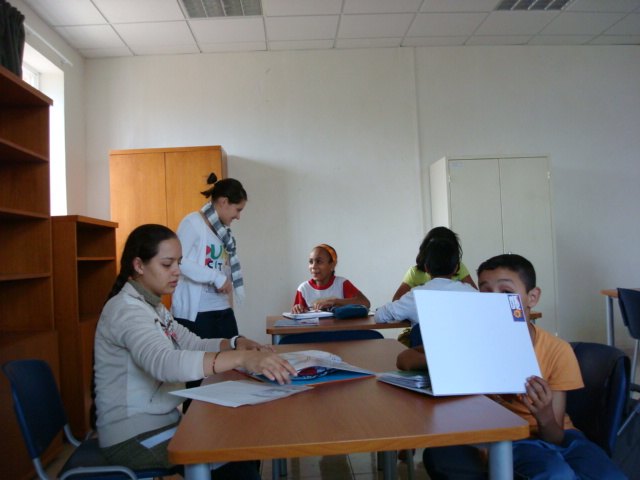 Los usuarios del programa de Integración socioeducativa de menores y jóvenes en situación o riesgo de exclusión social” realizan un taller de técnicas de cooperación grupal, Foto 3