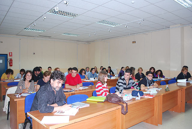 Excelente acogida del primer curso de la Escuela Oficial de Idiomas - 1, Foto 1