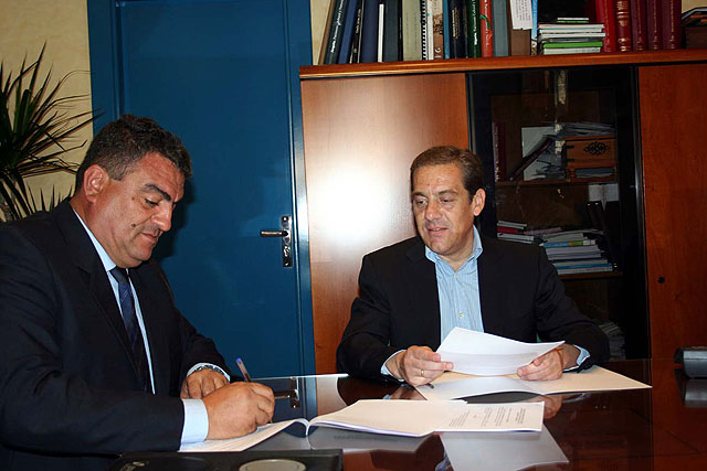 El Ayuntamiento de Alcantarilla suscribre un convenio de colaboración de 51.000 euros con los empresarios del Polígono Industrial Oeste - 1, Foto 1
