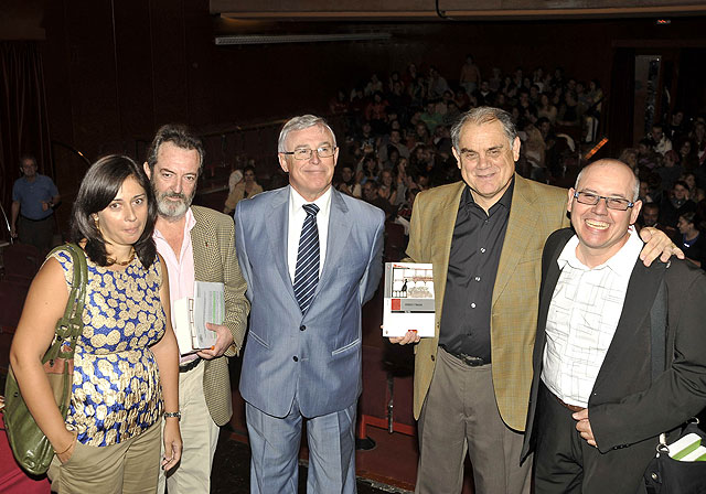 La Universidad de Murcia presentó  en la Feria del Libro sus novedades en teatro - 1, Foto 1