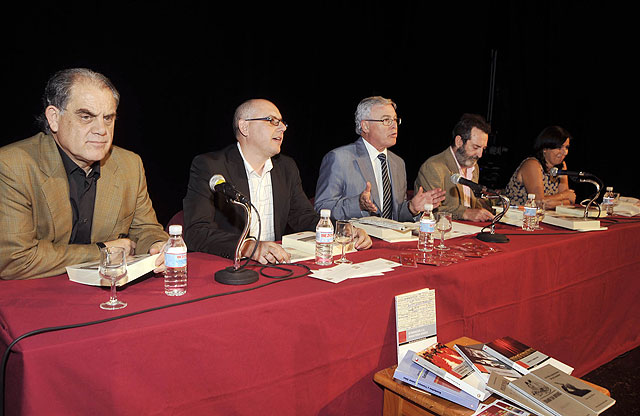 La Universidad de Murcia presentó  en la Feria del Libro sus novedades en teatro - 2, Foto 2