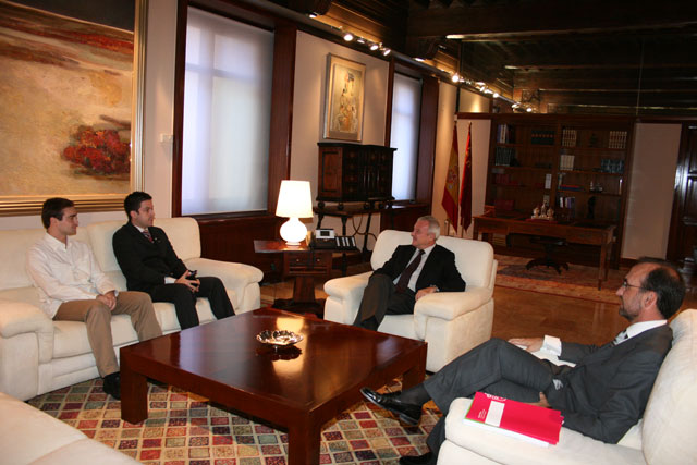 Valcárcel recibe al presidente de la Federación Murciana Junior Empresa - 2, Foto 2