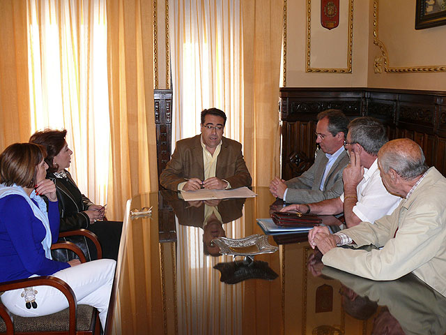 El Ayuntamiento firma un convenio con la Asociación de Lucha contra el Cáncer de Jumilla - 1, Foto 1