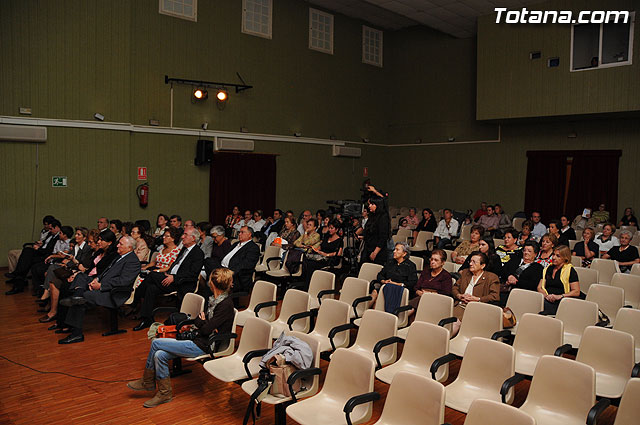 Recital potico en homenaje al doctor Antonio Martnez Hernndez a cargo de la asociacin “Caja de Semillas” - 5