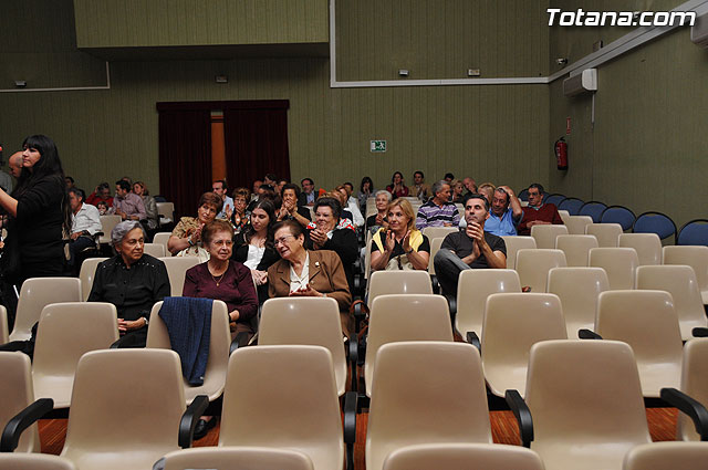 Recital potico en homenaje al doctor Antonio Martnez Hernndez a cargo de la asociacin “Caja de Semillas” - 17