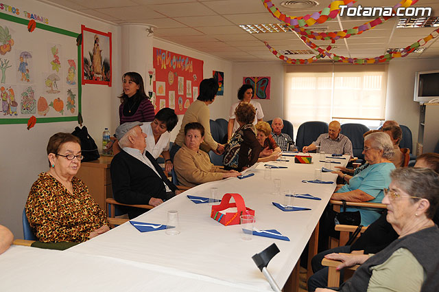 Los usuarios del Servicio de Estancias Diurnas de Alzheimer comienzan las actividades del segundo aniversario del centro - 11