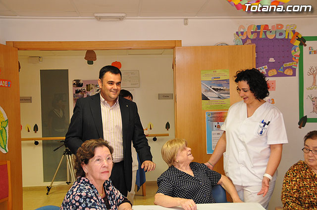 Los usuarios del Servicio de Estancias Diurnas de Alzheimer comienzan las actividades del segundo aniversario del centro - 13