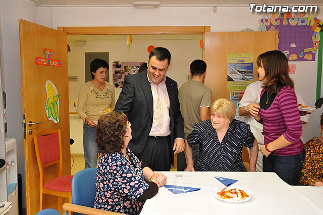 Los usuarios del Servicio de Estancias Diurnas de Alzheimer comienzan las actividades del segundo aniversario del centro - 15