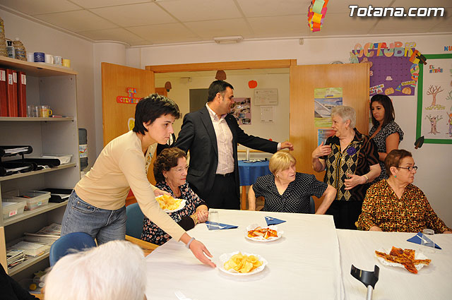 Los usuarios del Servicio de Estancias Diurnas de Alzheimer comienzan las actividades del segundo aniversario del centro - 16