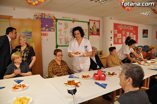 Los usuarios del Servicio de Estancias Diurnas de Alzheimer comienzan las actividades del segundo aniversario del centro - 17